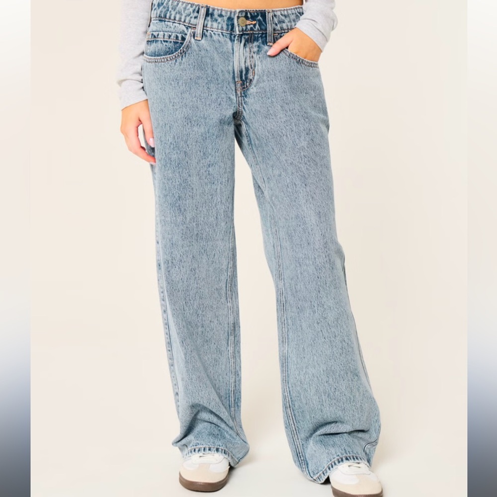 Hollister Low Rise Medium Wash Baggy Jeans 23S / 000S